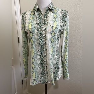 Equipment Femme Womens Shirt Slim Signature Button Up Green Snakeskin Pockets SM